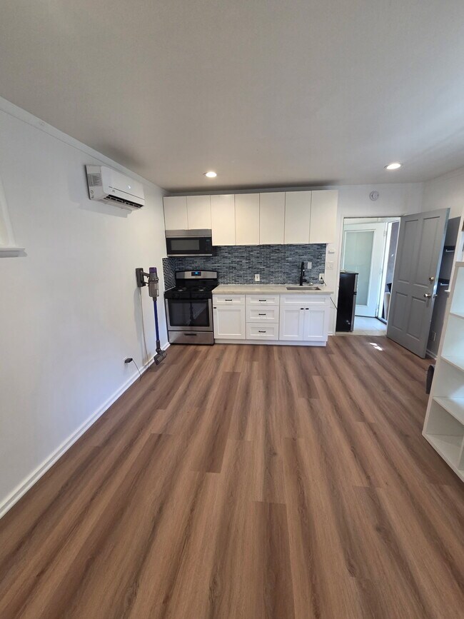 Building Photo - 14039 Gilmore St