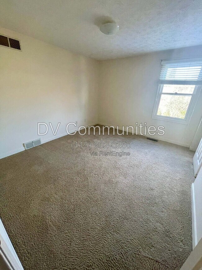 Building Photo - 32467 S Roundhead Dr
