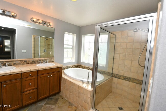 Building Photo - 621 Riviera Ct