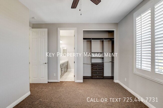 Building Photo - 4 BEDROOM 4.5 BATH MOUNTAINS EDGE REMODELE...