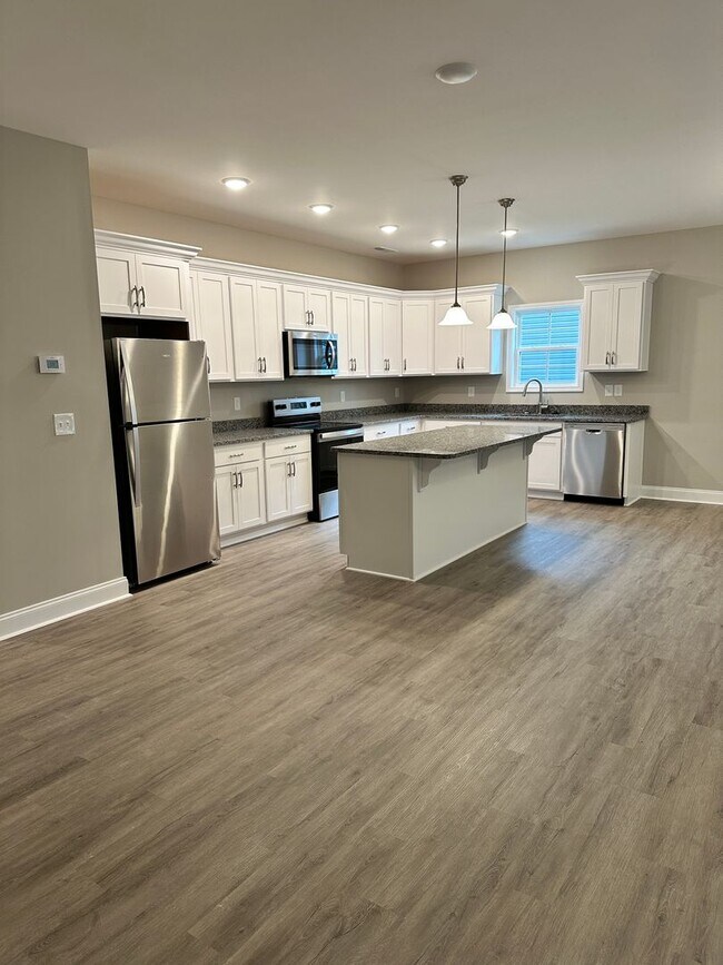 Building Photo - 2766 Cedrus Ave