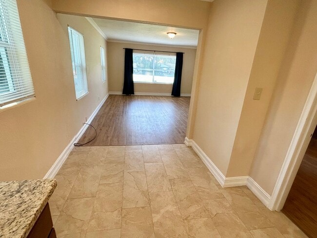 Building Photo - Gorgeous updated 2-bedroom 2-bath home wit...