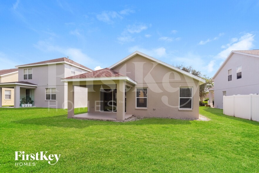 Building Photo - 15206 Searobbin Dr