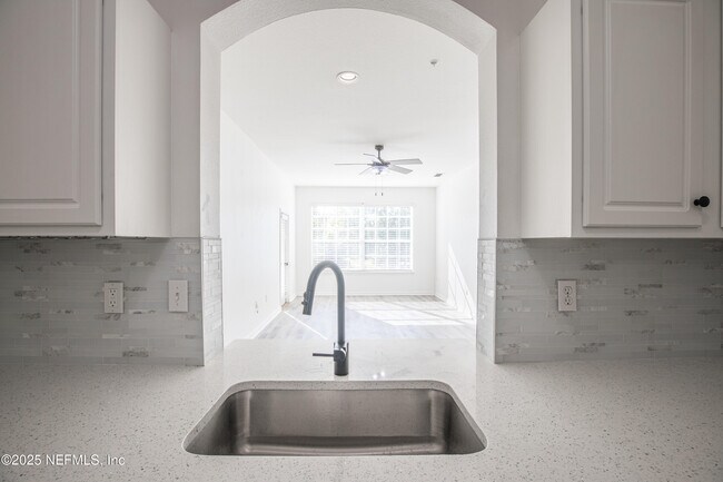 Building Photo - 7990 Baymeadows Rd