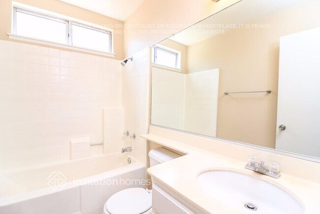 Building Photo - 11671 Oak Knoll Ct