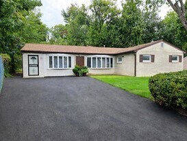 Building Photo - 6 Longview Dr
