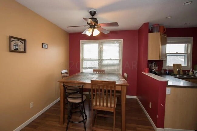 Building Photo - 2802-9 1/2 9 1/2 St N