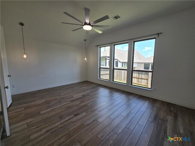 Building Photo - 2216 Prado Dr