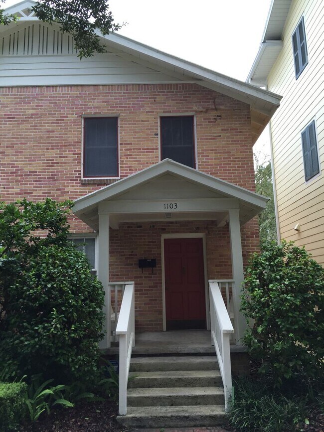 Building Photo - Fall 2026!! Historic Woodbury Row 4 Bedroo...