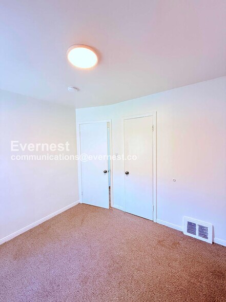 Building Photo - 20527 Rosemont Ave