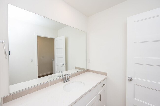 Building Photo - 3 Bedroom home in Yelm with Garage