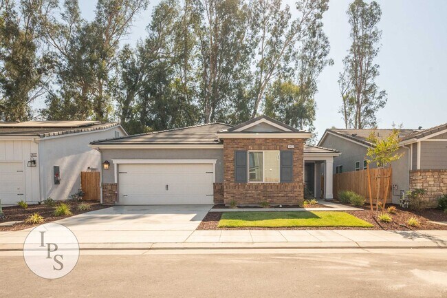 Primary Photo - Newer East Clovis Home, 4BR/2BA, with Sola...