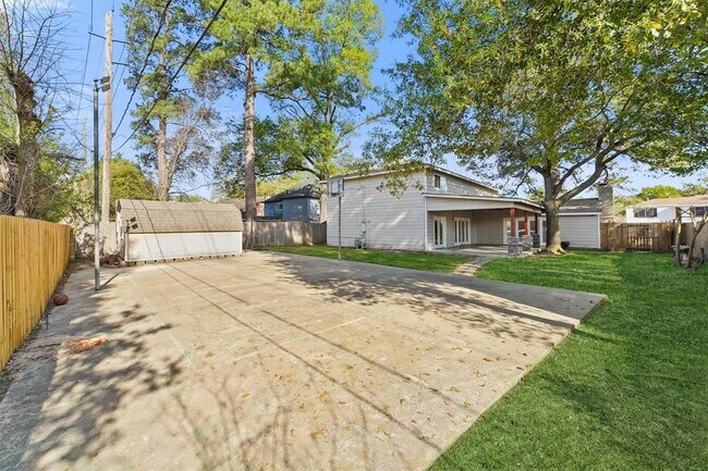 Building Photo - 12811 Shady Knoll Ln