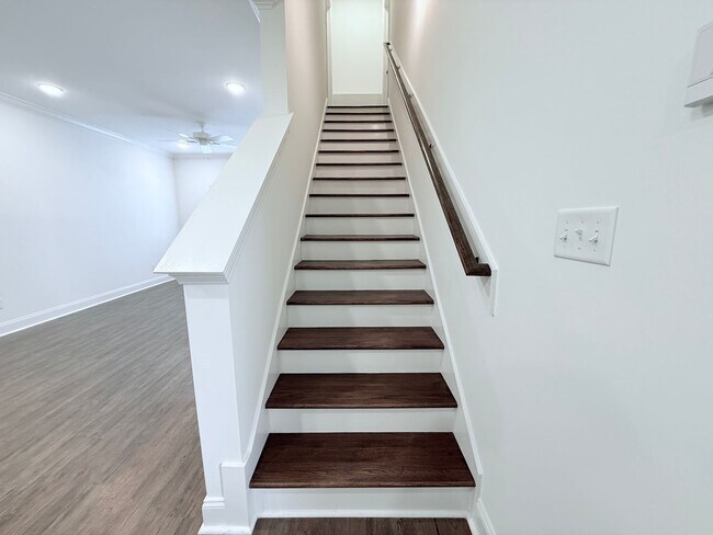 Building Photo - NEW South Grove unit