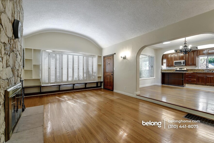 Building Photo - 8523 Alcott St