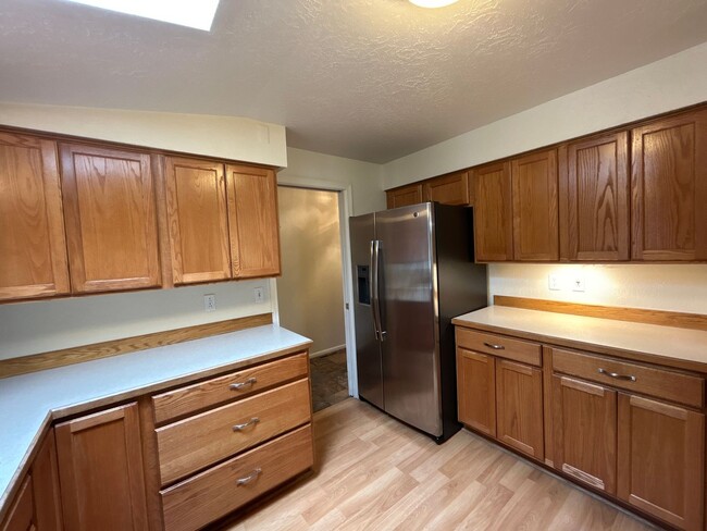Building Photo - 3 Bedroom / 2 Bathroom in Bend's Orchard D...