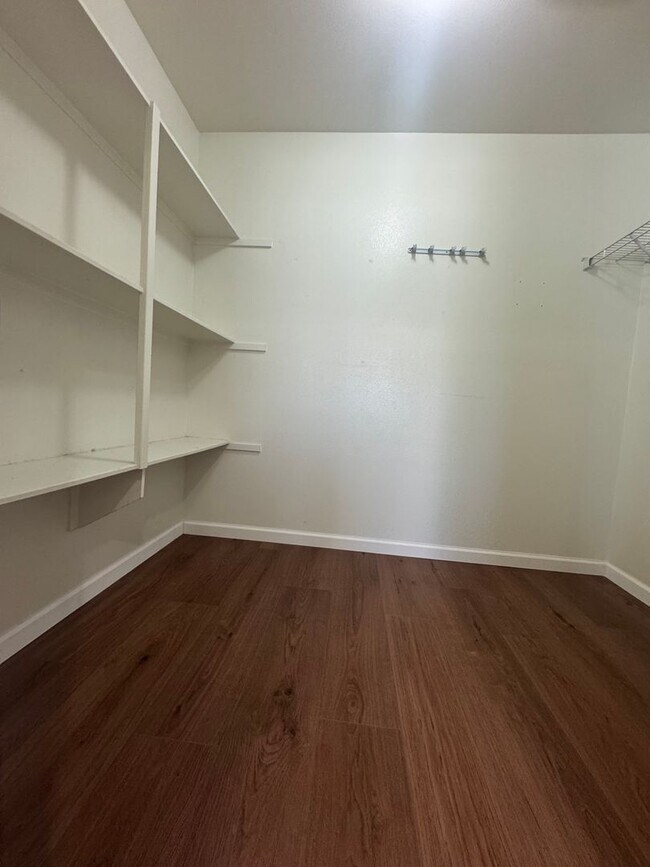 Building Photo - Eco-Friendly Home in Victorville