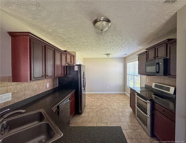 Building Photo - 136 Ivy Stone Dr