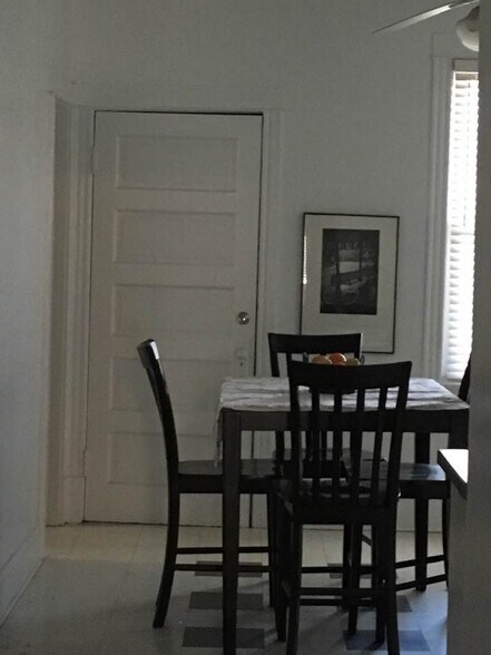 Kitchen - 2106 W Fletcher St