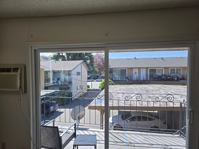 Building Photo - 4047 Hamilton Ave