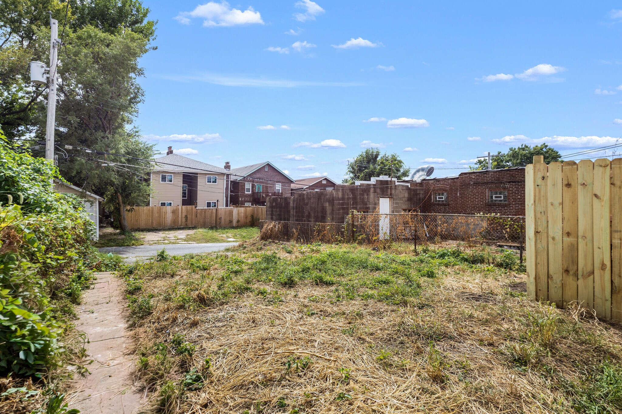 Building Photo - 3630 Tholozan Ave