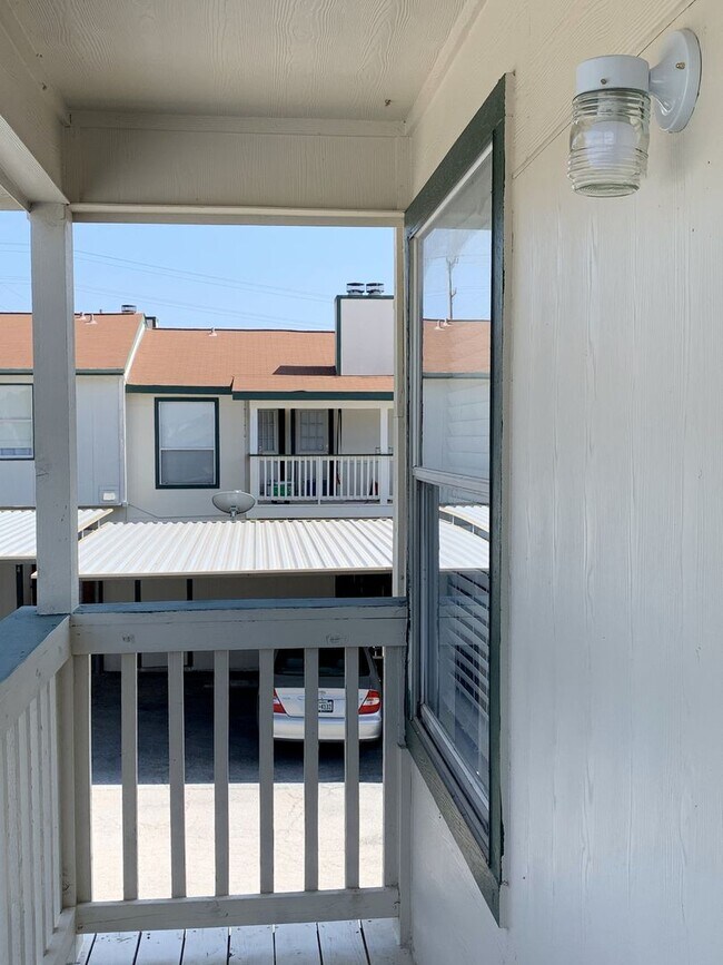 Building Photo - Ready for Move In  Nice & Clean 1 Bedroom ...