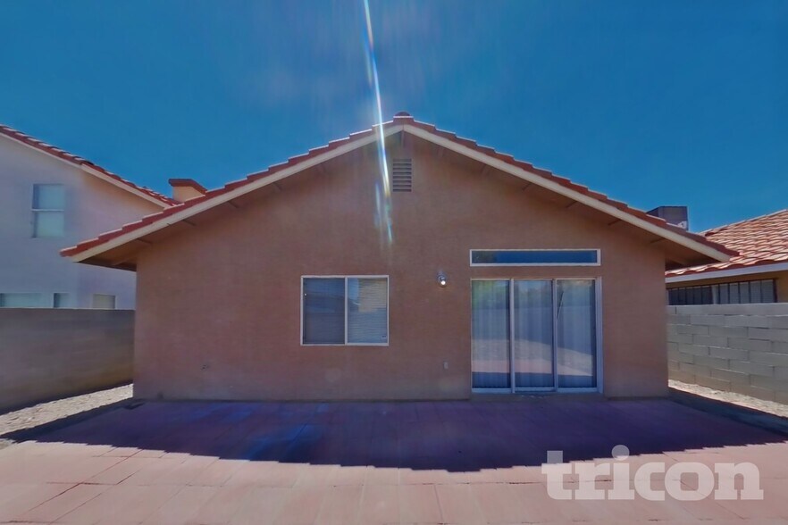 Building Photo - 5582 Super Bowl Dr