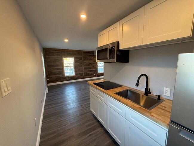 Primary Photo - 176 Court St