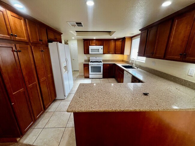 Building Photo - 74071 Playa Vista Dr