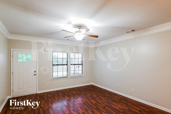 Building Photo - 601 Enclave Ln