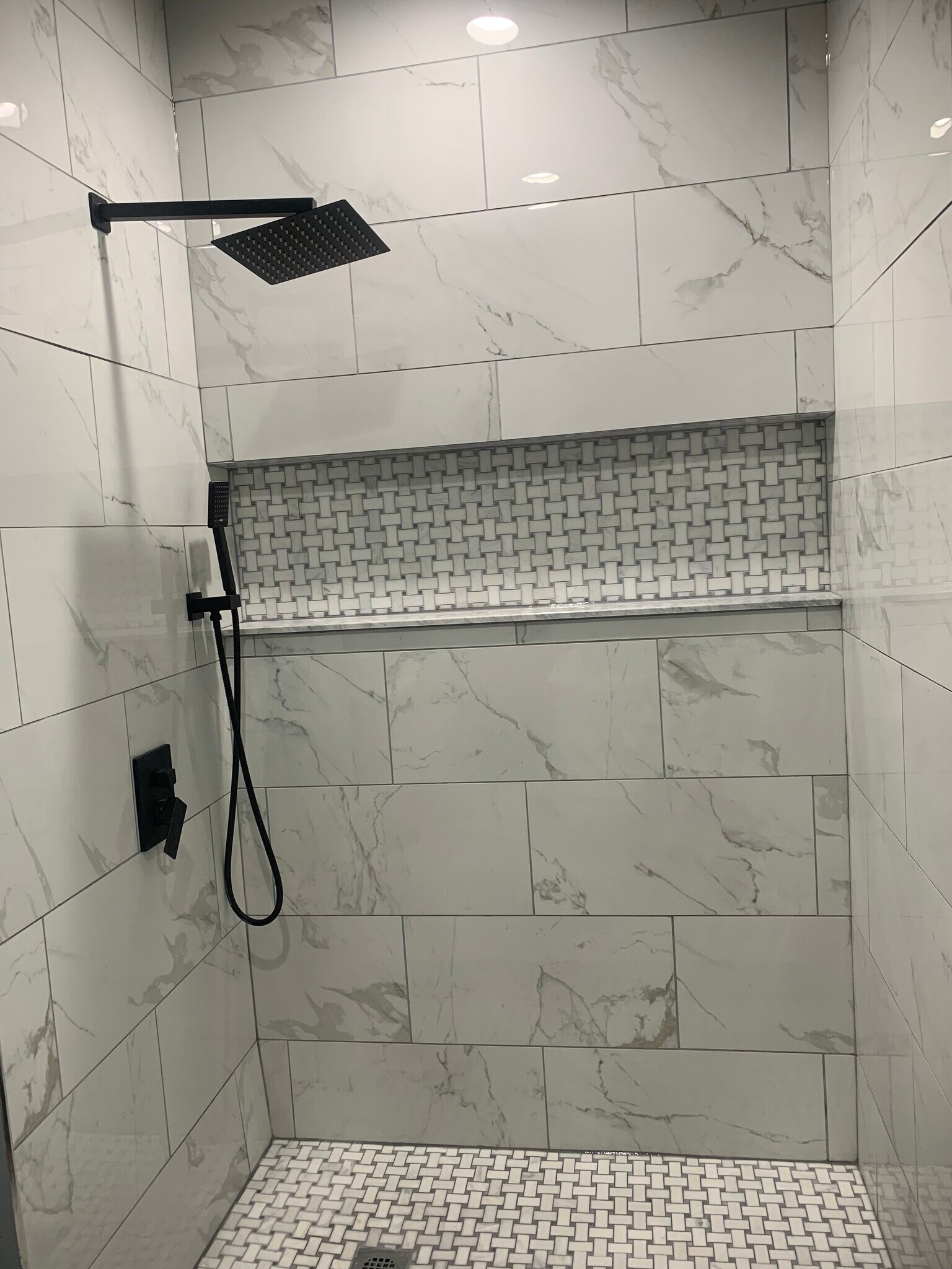 Master bathroom - 2532 W Montgomery Ave