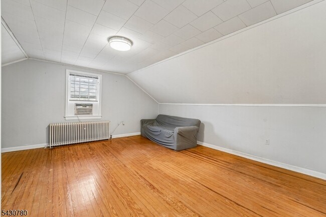 Building Photo - 1030 Jassamine Way