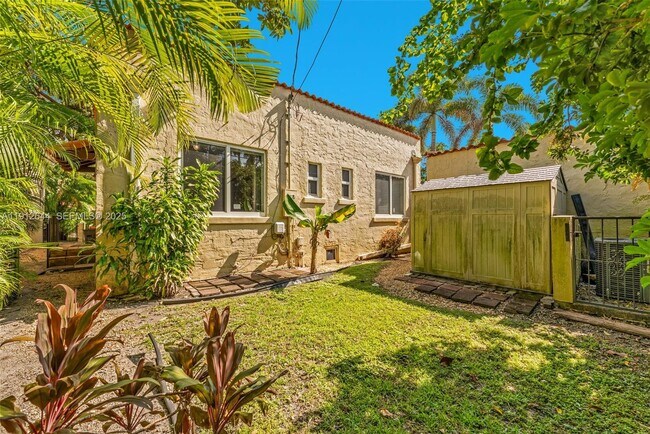 Building Photo - 1514 Capri St