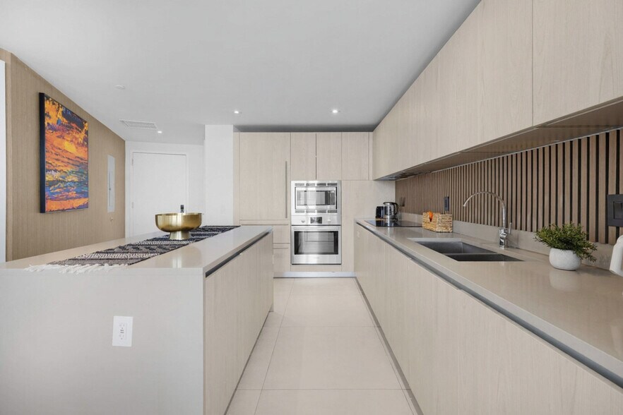 Building Photo - 4111 S Ocean Dr