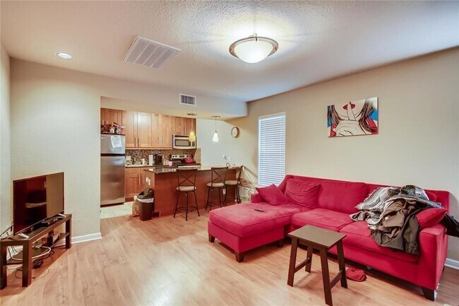 Primary Photo - 7685 Northcross Dr