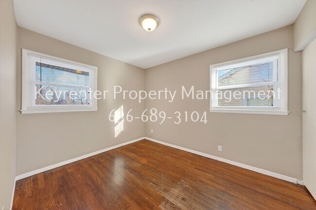 Building Photo - Spacious 3-Bedroom Home with Large Yard – Section 8 Welcome