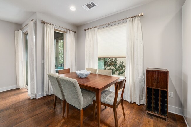 Building Photo - 1205 Elm St