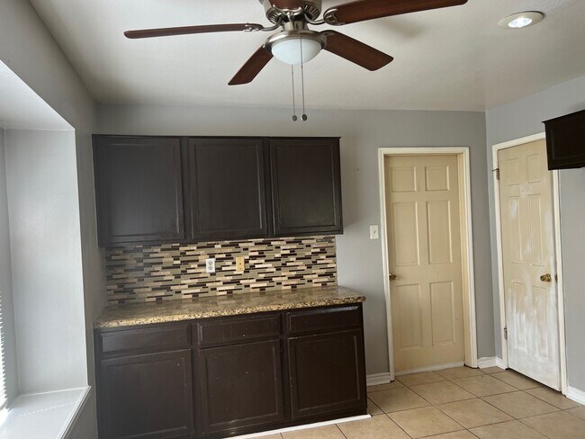 Building Photo - 6111 Quiet Village Ct