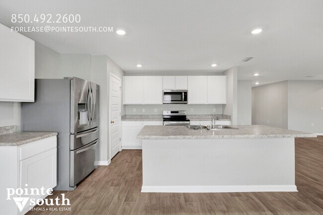 Building Photo - 7063 Abigail St