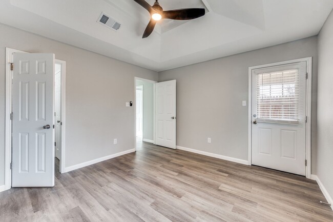 Building Photo - 5304 Wild W Dr