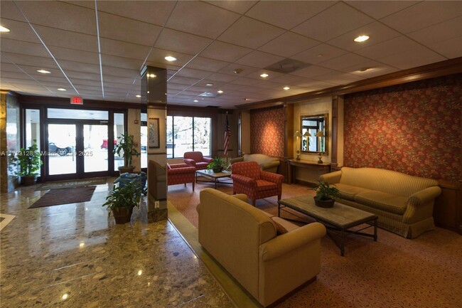 Building Photo - 90 Edgewater Dr