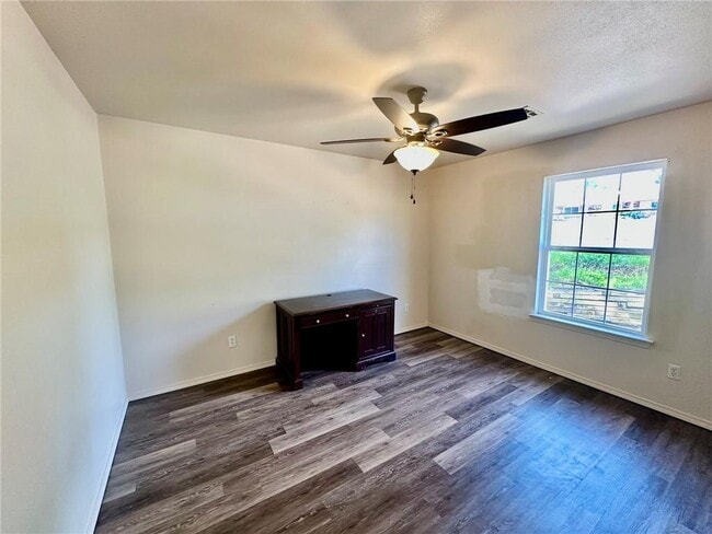 Building Photo - 14902 Dutchmans Dr