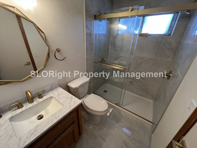 Building Photo - AVAILABLE NOW- Recently Updated Home on Lake Nacimiento - 3 Bed / 2 Bath