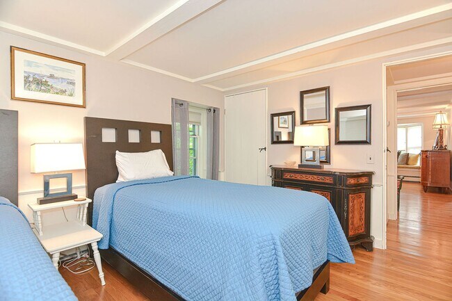 Building Photo - Granite Pier