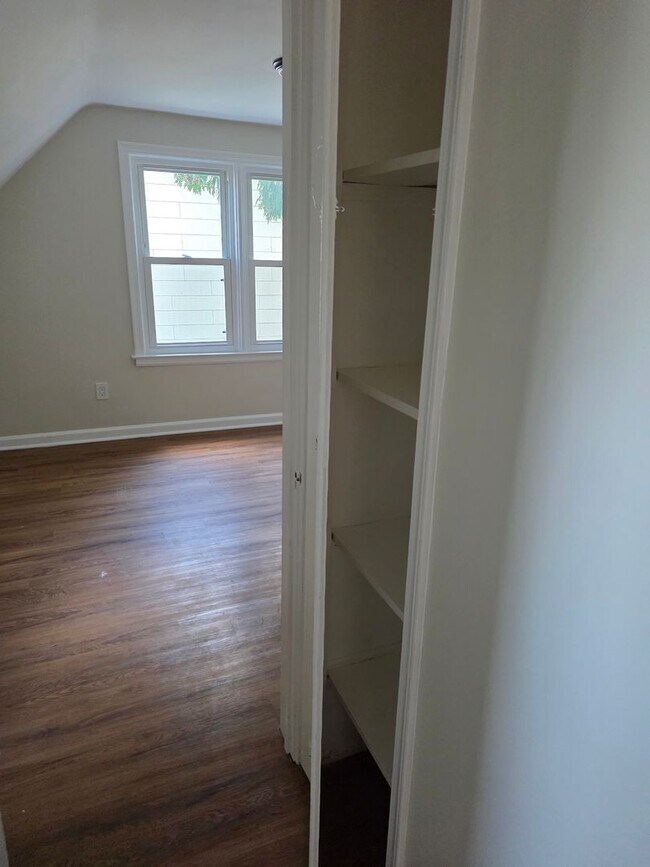 Building Photo - 4 Bedroom 3 Bathroom House in Syracuse