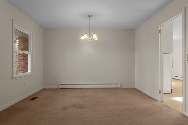 Building Photo - Charming 3-bedroom, 2-bath traditional home situated less than two miles from Clemson University!