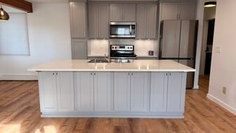 Building Photo - 3001 E 42nd Ave