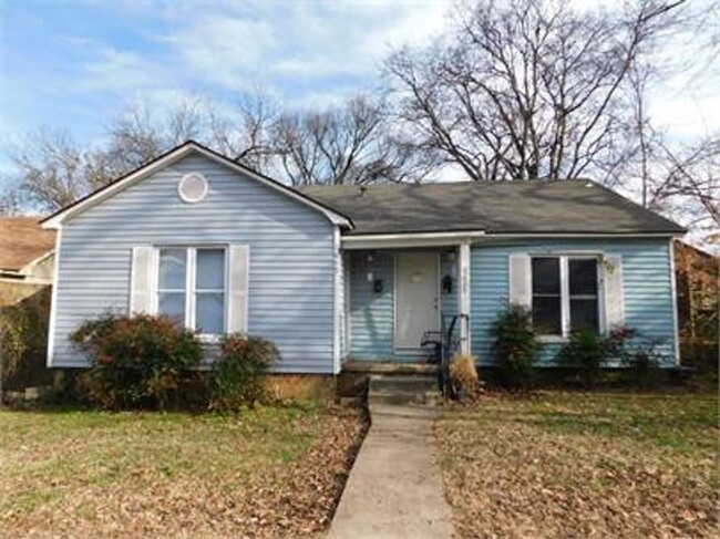 Primary Photo - Cute 2-bedroom, 1 bath duplex near downtown.