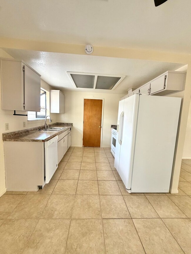 Building Photo - 71768 Buena Vista Dr