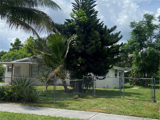 Building Photo - 11530 SW 136th St